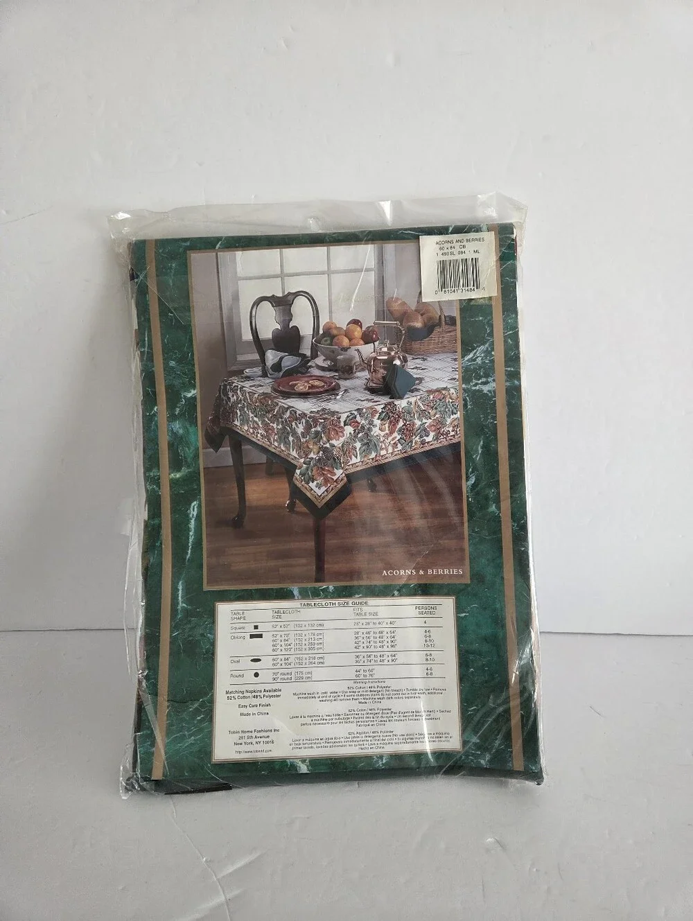 Tobin  Holiday Tablecloth Acorns &berries Sz.60×84in.oblong